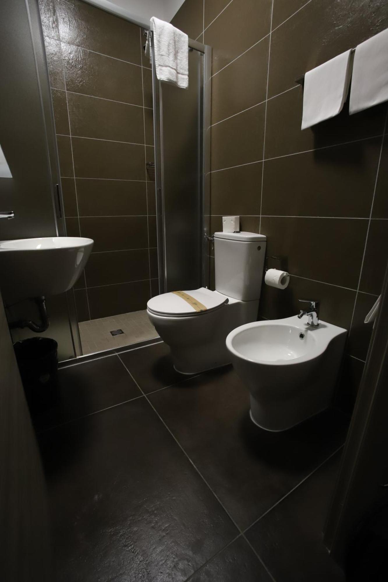 Tiby Hotel Modena Esterno foto