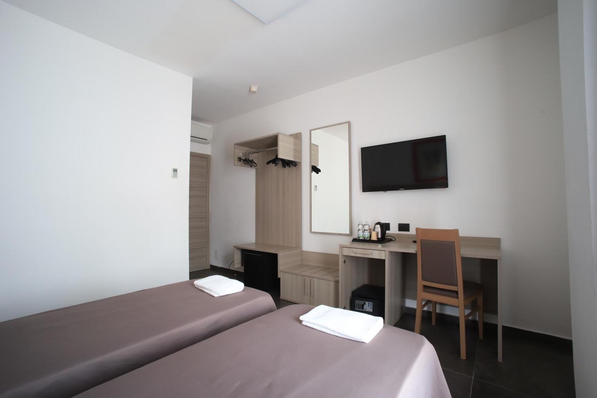 Tiby Hotel Modena Esterno foto