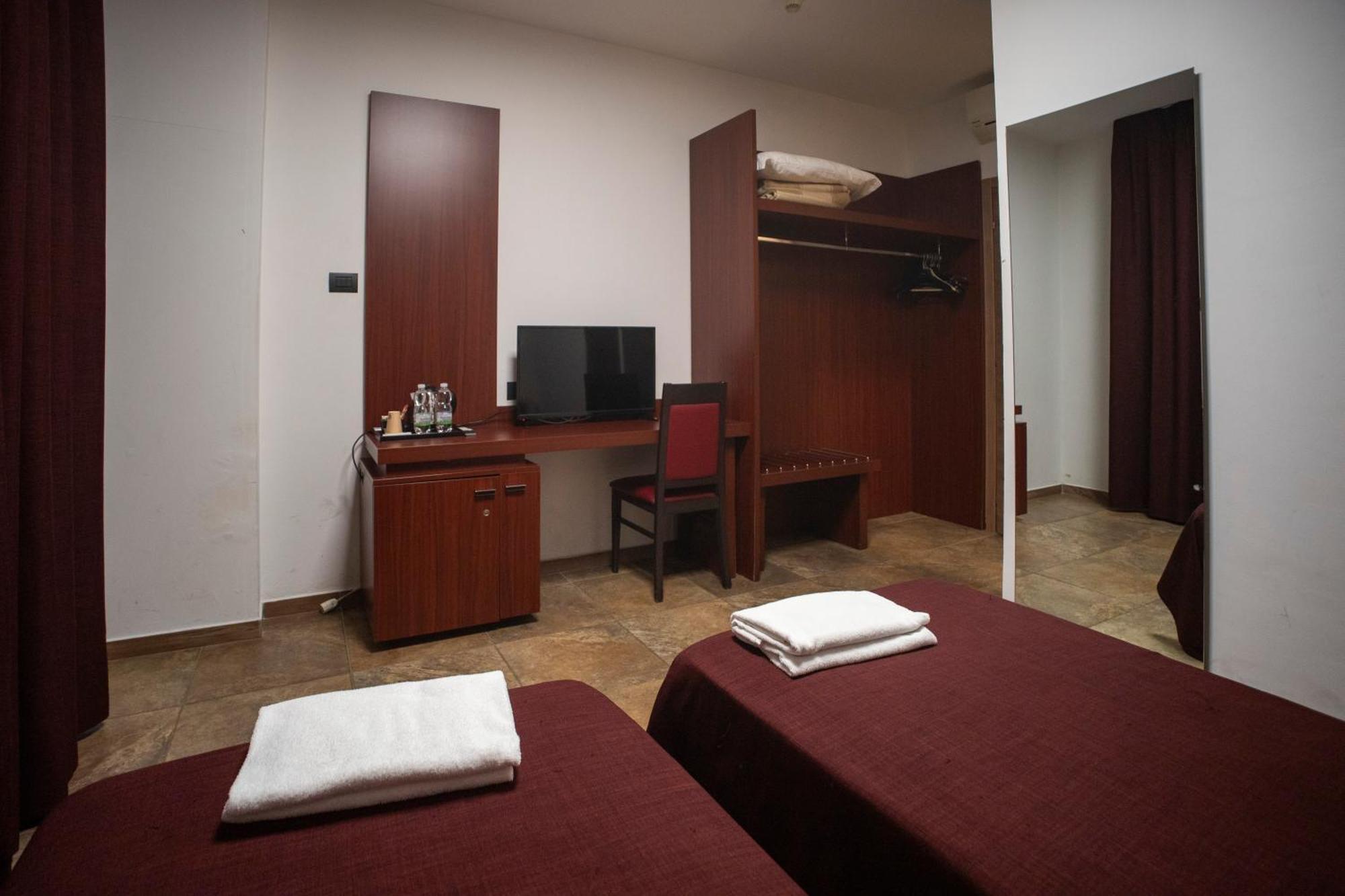 Tiby Hotel Modena Esterno foto