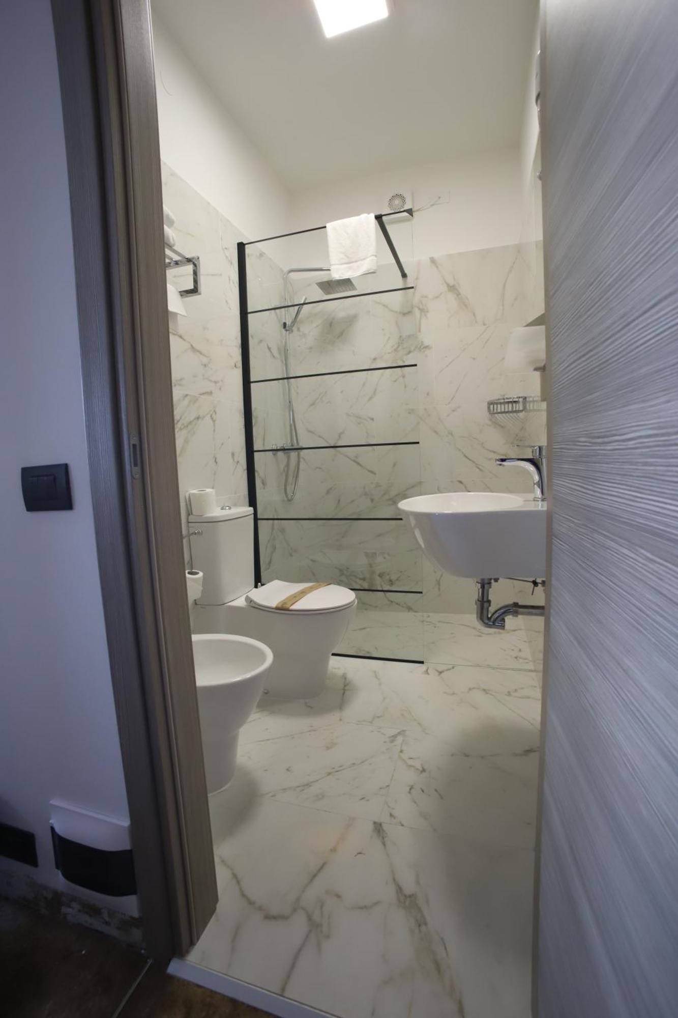Tiby Hotel Modena Esterno foto