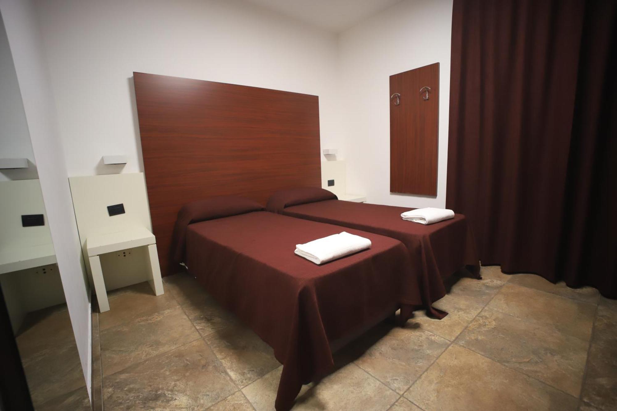 Tiby Hotel Modena Esterno foto