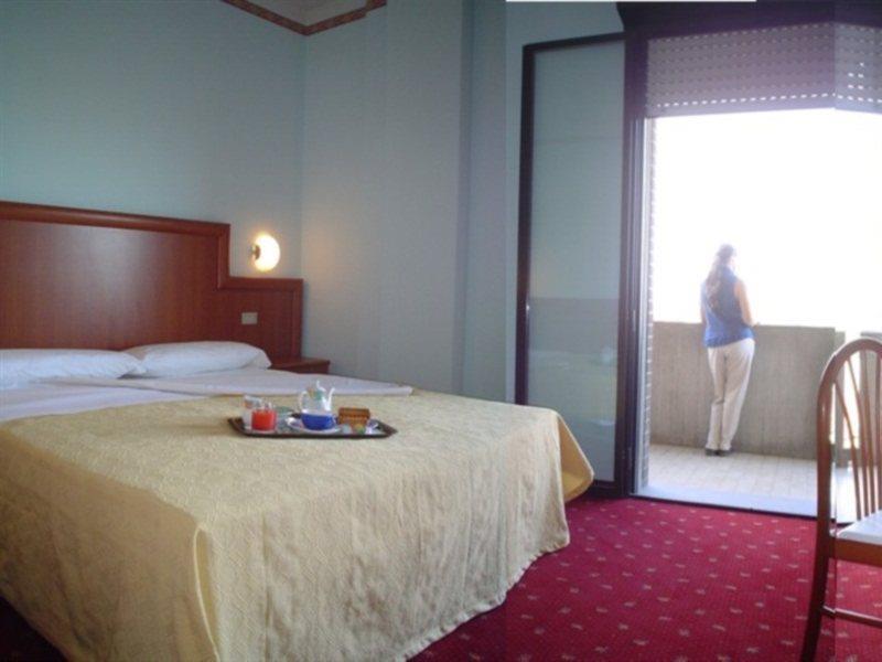 Tiby Hotel Modena Esterno foto